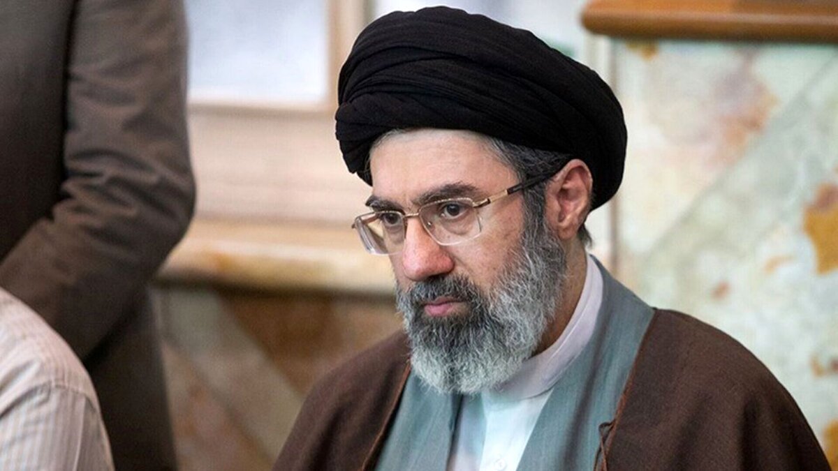 ببینید | حضرت آیت‌الله سیدمجتبی خامنه‌ای در جبهه