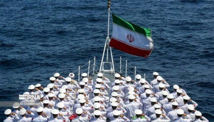 ببینید | رژه ملوانان ناو دنا که مهمان هندوستان بودند
