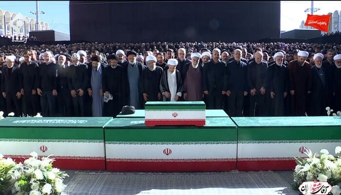 ببینید | اقامه نماز بر پیکر مطهر شهدای انقلاب در مصلی بزرگ تهران