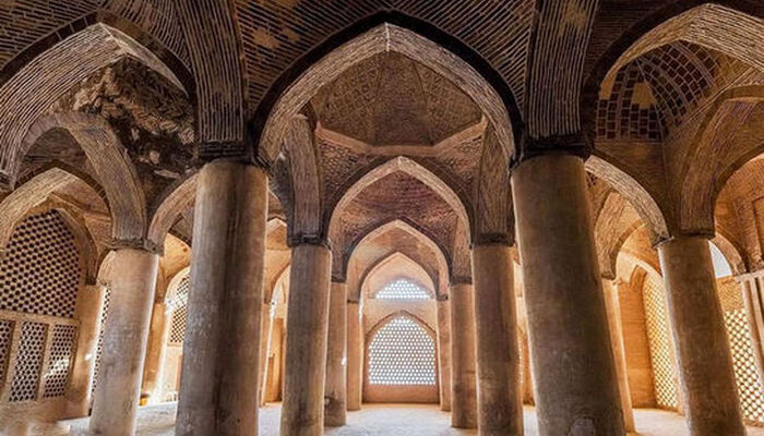 تردد موتورسیکلت در مسجد تاریخی عتیق اصفهان ممنوع شد
