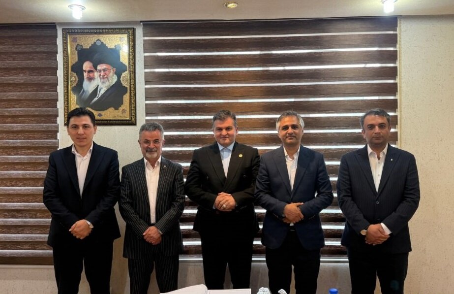 وکیل قادر شیری در صدر هیأت مدیره کانون وکلای اردبیل