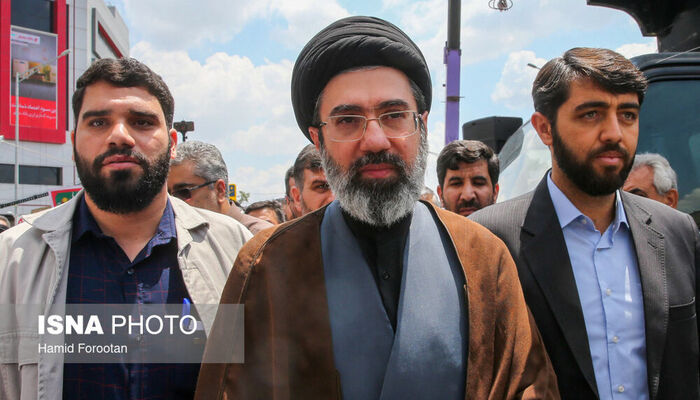 در جلسه انتخاب رهبر انقلاب چه گذشت؟ / عضو خبرگان: زیربمباران جای بحث و بررسی نبود