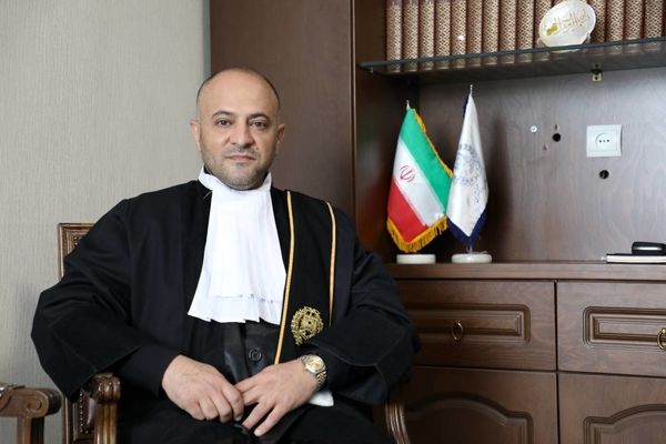 نقش وکلای دادگستری اقتضا دارد مدام باید با مردم صحبت کنند و آموزش دهند