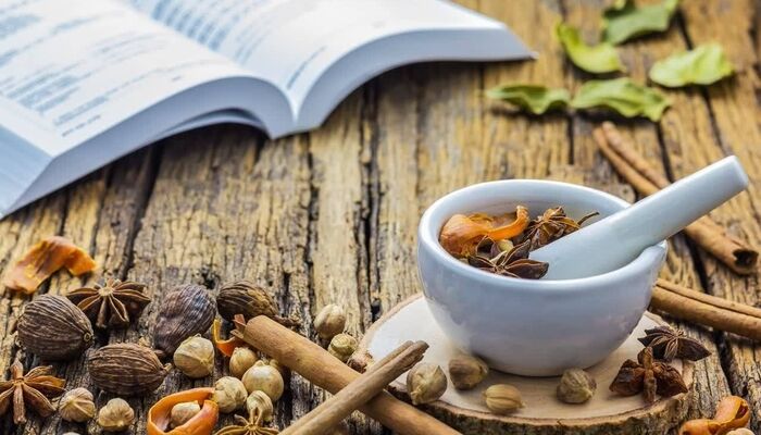 بررسی ضوابط حقوقی تجاری‌سازی داروهای طب ایرانی و گیاهی  
