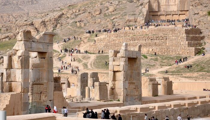 تعطیلی حافظیه، تخت جمشید و دیگر مکان‌های تاریخی در تحویل سال