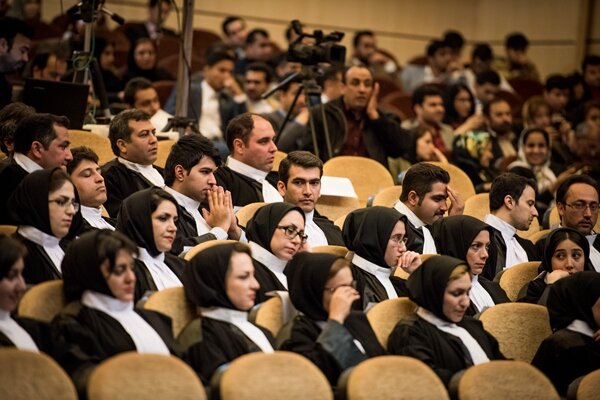 برگزاری روز بزرگداشت وکیل باید به‌دور از هرگونه جلوه‌ شادی‌آمیز باشد 