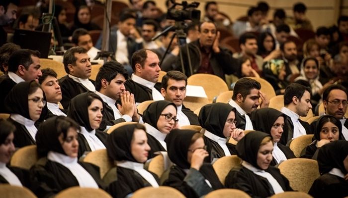 برگزاری روز بزرگداشت وکیل باید به‌دور از هرگونه جلوه‌ شادی‌آمیز باشد 