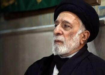 سید هادی خامنه ای: اصراری برای ملاقات با اعضای درجه یک خانواده برادر شهیدم ندارم