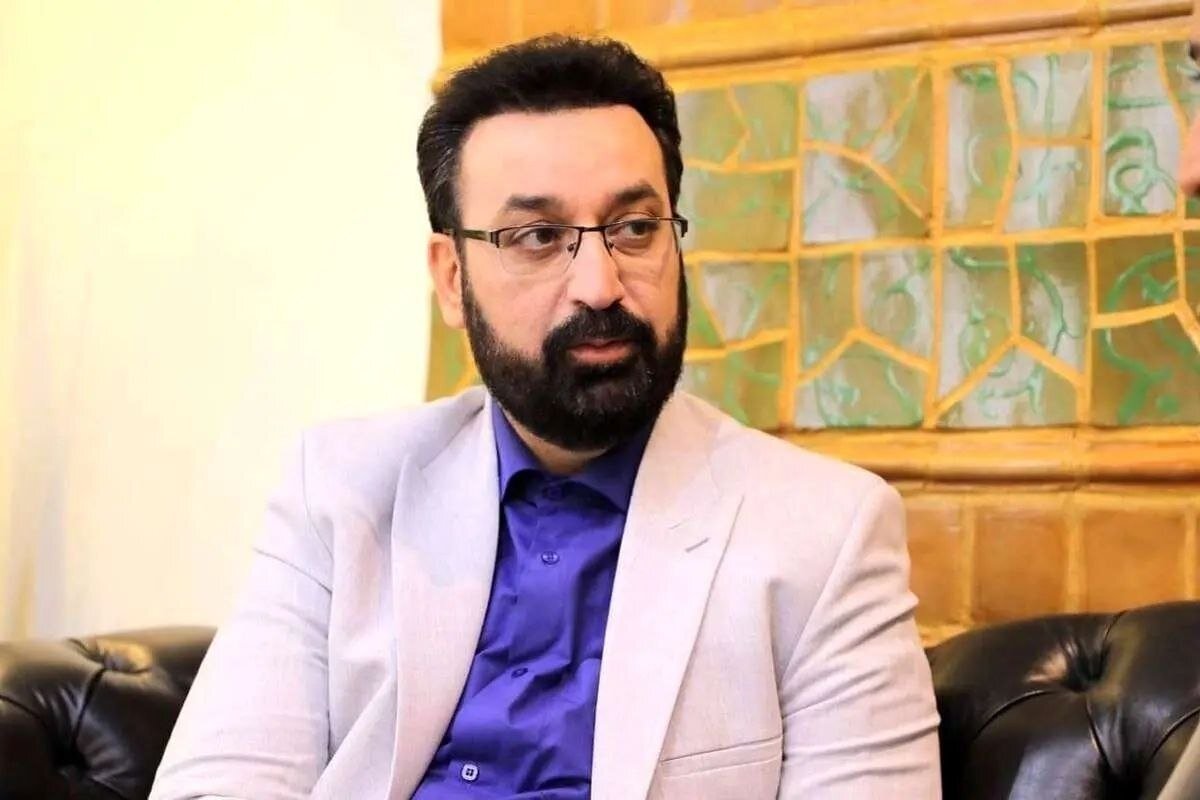 فرزاد جمشیدی، مجری تلویزیون بر اثر سکتهٔ قلبی درگذشت