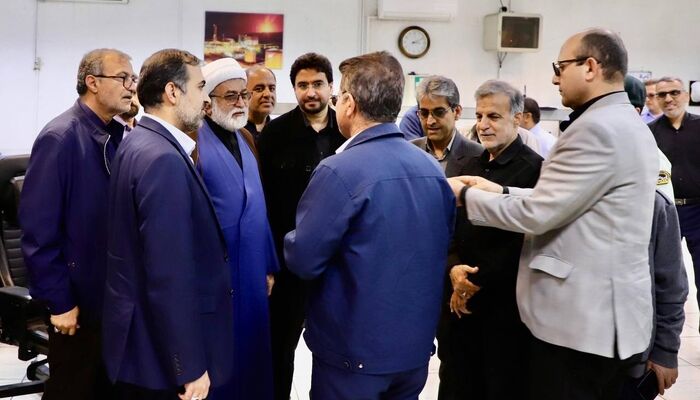 بازدید رئیس کمیسیون انرژی مجلس از پتروشیمی خارک و پایانه‌های نفتی