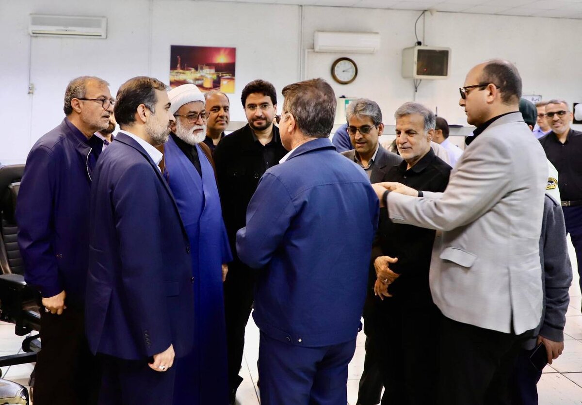 بازدید رئیس کمیسیون انرژی مجلس از پتروشیمی خارک و پایانه‌های نفتی