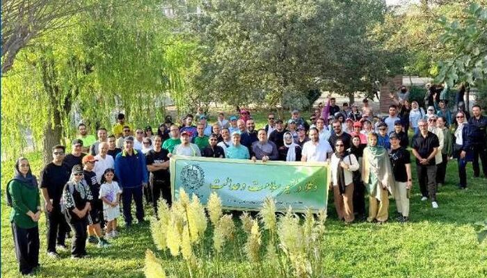 پیاده‌روی وکلا و خانواده‌هایشان در پارک پردیسان با شعار «وکلا در مسیر سلامت و عدالت»
