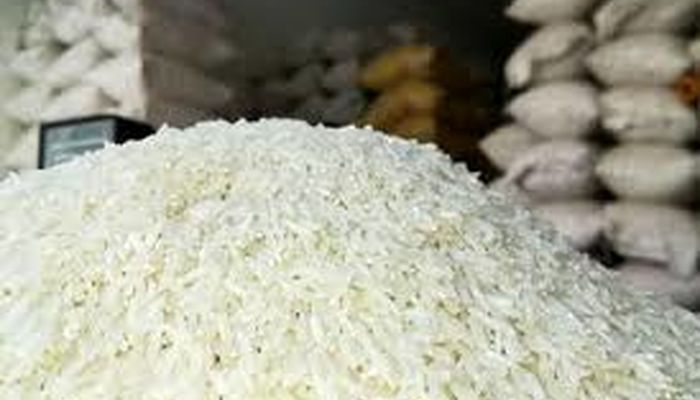 برنج به اندازه کافی در فروشگاه‌ها و بازار موجود است