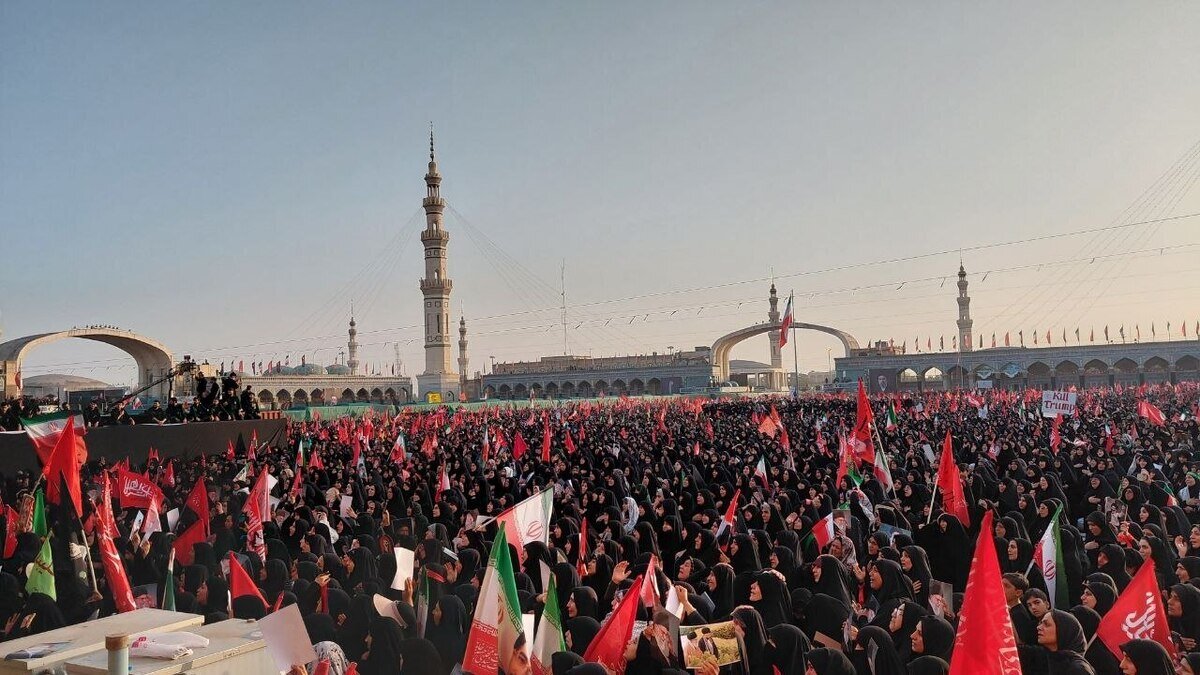 نماز دوم بر پیکر شهدای انقلاب در قم