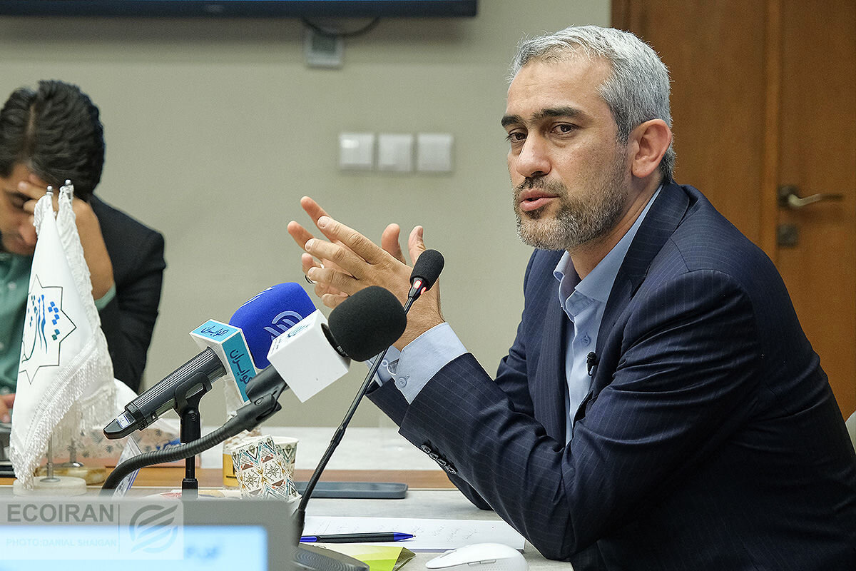 وزیر اقتصاد: بنگاه‌های اقتصادی بر اساس لیست بیمه، وام می‌گیرند