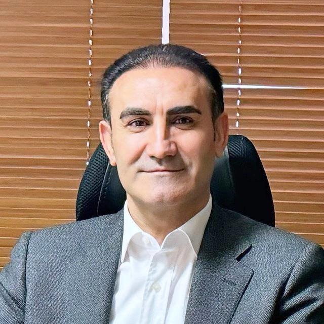 زیبایی‌ شناسی به‌ مثابه استراتژی اقناع در زبان حقوقی: نقدی بر گفتمان نوشتار خشک حقوقی