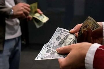 بانک‌ها آتش بر خرمن دلار زدند؛ حراج ارز برای کنترل بازار