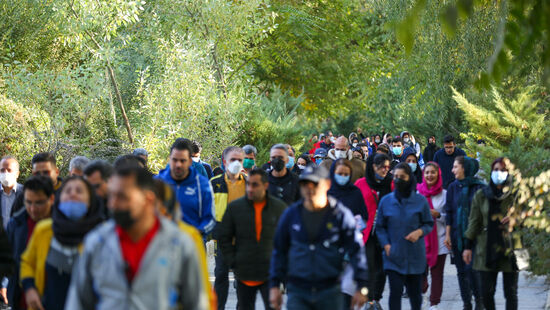 برگزاری پیاده‌روی خانوادگی کانون وکلای مرکز در بوستان پردیسان