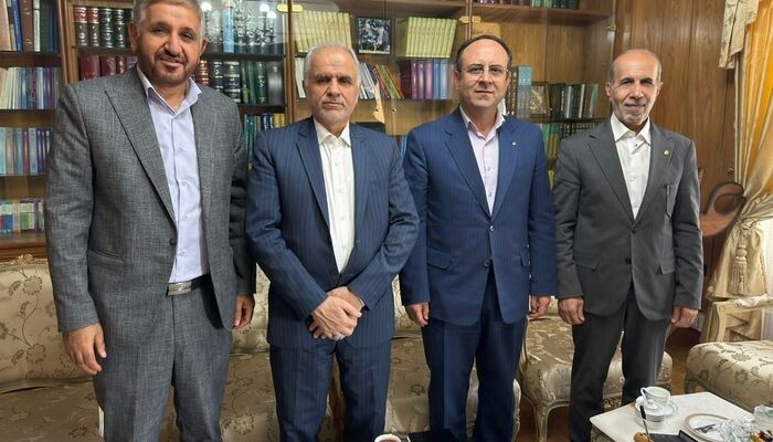 تقدیر وزیر دادگستری از اقدامات کانون وکلای مرکز در جنگ تحمیلی