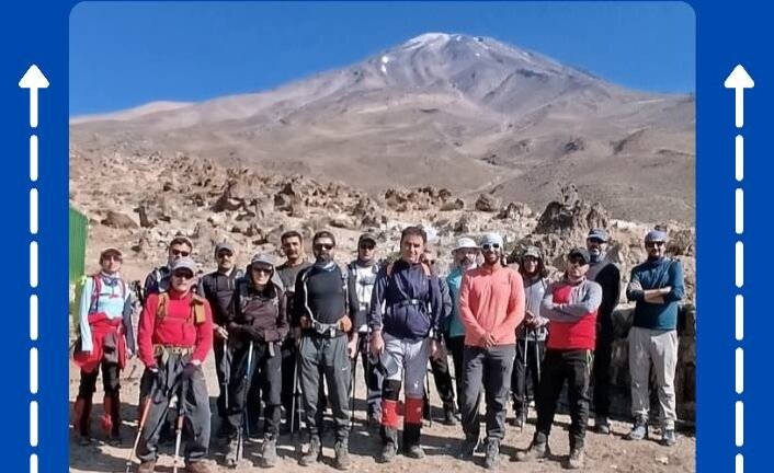 بام ایران زیر پای وکلای تهرانی؛ صعود به دماوند با شعار «از استقلال کانون تا قله دماوند»