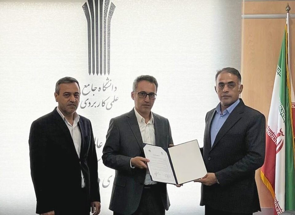  انعقاد تفاهم‌نامه همکاری میان کانون وکلای ایلام و دانشگاه علمی‌کاربردی کانون وکلای مرکز