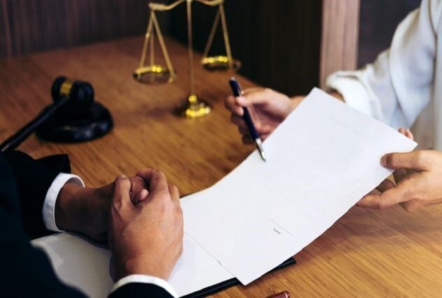 توافق و تعیین درصدی از "محکوم‌به" به عنوان حق الوکاله، تخلف است؟